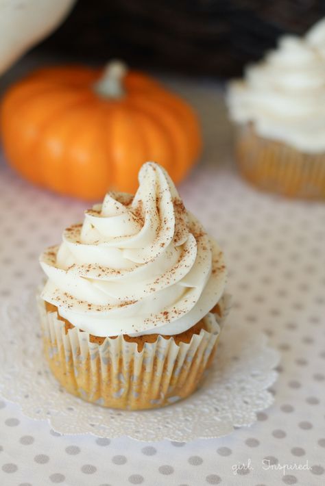 Pumpkin Pie Cupcakes - girl. Inspired. Pumpkin Pie Cupcakes, Thanksgiving Cupcakes, Pie Cupcakes, Cupcakes With Cream Cheese Frosting, Cream Cheese Frosting Recipe, Spice Cupcakes, Pumpkin Pie Filling, Frosting Recipe, Easy Cinnamon