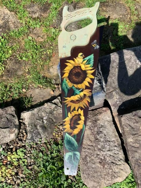 Saw Blades Repurposed, Hand Saw Decor, Handsaw Painting, Handsaw Art, Saw Blade Art, Painted Sawblades, Hand Saw Art Ideas, Painted Saws, Slate Painting