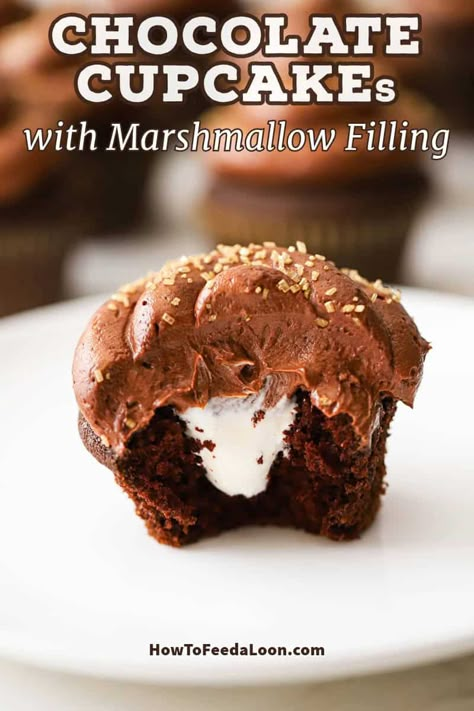 Marshmallow Fluff Cake Filling, Marshmallow Stuffed Cupcakes, Pudding Stuffed Cupcakes, Cupcake Filling Recipes, Chocolate Marshmallow Cake, Creme Cupcake, Cake Valentine, Cream Filled Cupcakes, Chocolate Fudge Cupcakes