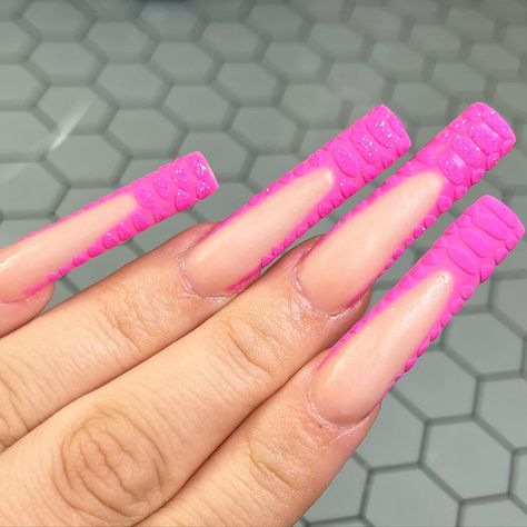 Pink Croc Nails Acrylic, Pink Croc Nails, Coffin Pink Nails, Pink Frenchies, Croc Nails, Xxl Nails, Acrylic Nails Coffin Pink, Croc Print, Diamond Nails