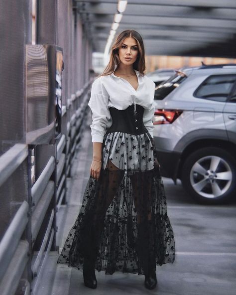 Aleksandra Dobric on Instagram: “🌧” Ballet Core, Moda Chic, Eve Outfit, Style Rock, Black Outfits, Looks Black, Skirt Outfit, Looks Chic, Edgy Outfits