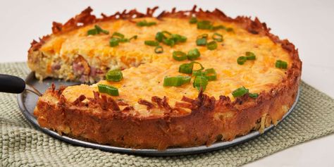 Hash Brown Crust Quiche Hash Brown Quiche Crust, Hash Brown Crust Quiche, Hash Brown Quiche Recipes, Hash Brown Quiche, Quiche With Hashbrown Crust, Hashbrown Quiche, Quiche Crust, Frozen Hash Browns, Baked Breakfast