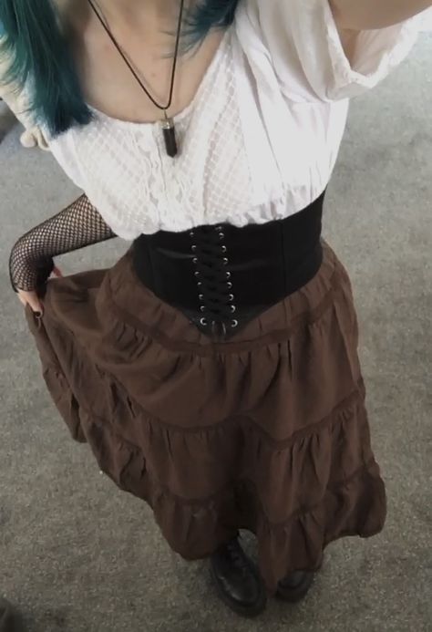 Long Black Skirt Outfit Fairy Grunge, Long Skirt Outfits Fairycore, Skirts With Corsets, Fairy Grunge Style Outfits, Fairy Long Skirt, Fairy Pirate Outfit, Styling A Corset Belt, Outfits Skirts Aesthetic, Fairy Grunge Skirt Outfit