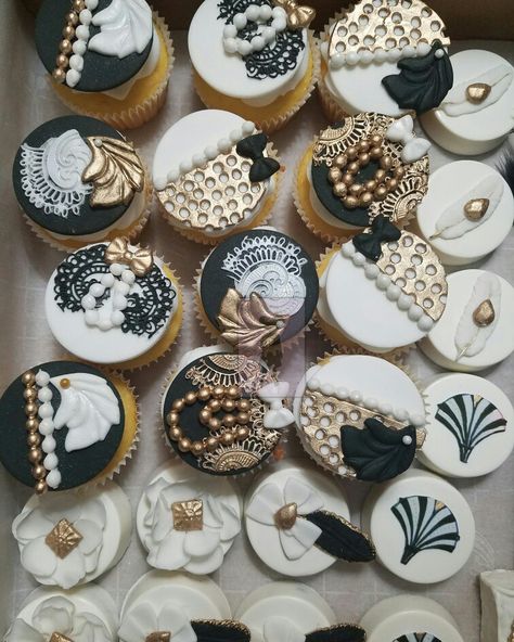 1920s Themed Desserts, Great Gatsby Cupcakes, Gatsby Cookies, Masquerade Cupcakes, Great Gatsby Cake, 1920 Party, Gatsby Cake, 50th Birthday Party Themes, Vintage Cupcakes