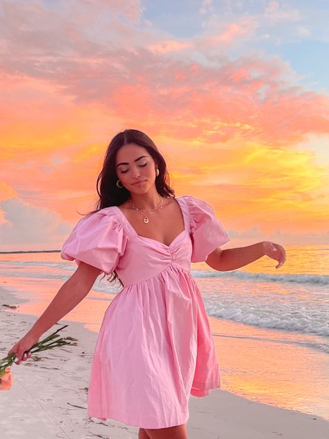 Pink Dress Summer Outfit, Simple Dress Photoshoot, Birthday Summer Dress, Girly Summer Dresses, Photoshoot Ideas In Beach, Pink Summer Aesthetic Outfit, Trendy Pink Outfits, Pink Summer Dress Aesthetic, Beach Pictures Dresses