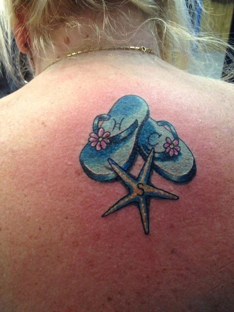 Flip Flop with Starfish.  Grandchildren initials on each sandal. Flip Flop Tattoos, Flip Flop Tattoo Ideas, Flip Flop Tattoos For Women, Beach Tattoo Ideas For Women, Beach Tats, Flip Flop Tattoo, Sealife Tattoos, Coastal Tattoos, Tattoos Beach