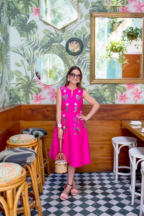 hot pink and palm print Boho Classic Style, Classy Modest Dresses, Cage Bag, Lake Style, Parrot Cage, Gorgeous Outfits, Classic Style Outfits, Oyster Bar, Lady Style