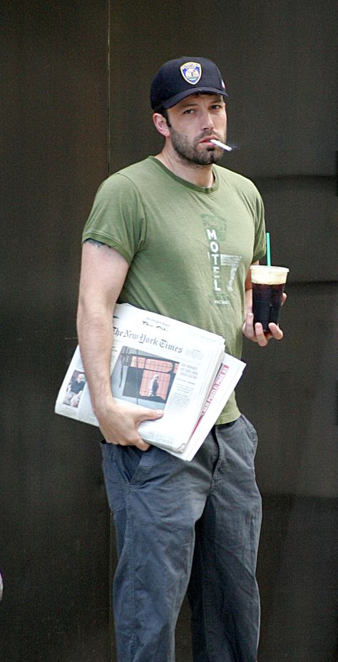 Ben Affleck Smoking Through the Pain of Existence Ben Affleck 90s, Ben Affleck Meme, Manifesting Happiness, Ben Affleck Batman, Paparazzi Photos, Education Humor, Outdoor Quotes, Celebrity Dads, Ben Affleck