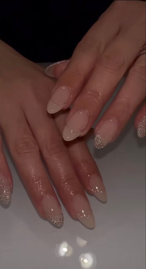 Nye Nails Natural, New Years Nail Inspo Short, Subtle Nye Nails, Sparkly Beige Nails, New York Aesthetic Nails, Gold Nails With Gems, Nye Nails 2023, New Year’s Eve Nails Almond, Simple Nye Nails