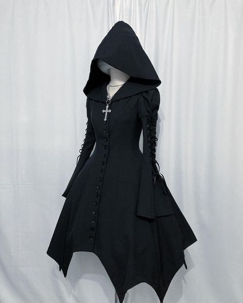 Goth Winter, Gothic Coat, Warrior Outfit, Kei Visual, Corset Outfit, Witchy Fashion, Spring Coat, Fantasy Gowns, Rockabilly Dress