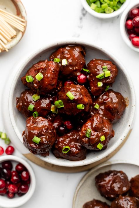 Cranberry Bbq Meatballs, Slow Cooker Bbq Meatballs, Christmas Meatballs, All The Healthy Things, Cranberry Meatballs, Turkey Spices, Gluten Free Meatballs, Healthy Christmas Recipes, Meatball Dinner