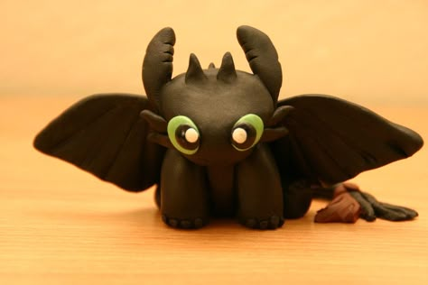 Toothless-HTTYD by Myyshka.deviantart.com on @deviantART Polymer Clay Owl, Crea Fimo, Clay Moulding, Clay Dragon, Polymer Clay Sculptures, Clay Crafts Air Dry, Tanah Liat, Cute Polymer Clay, Polymer Clay Miniatures