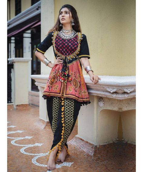 Maharano Yoke And Pants Set In Black Long Unique Khaid. (1 Kurta / 1 Pant) Navratri Outfits, Garba Dress, Tulip Pants, Navratri Collection, Tassel Lace, Navratri Dress, Embroidery Border, Outfits Indian, Gaun Fashion