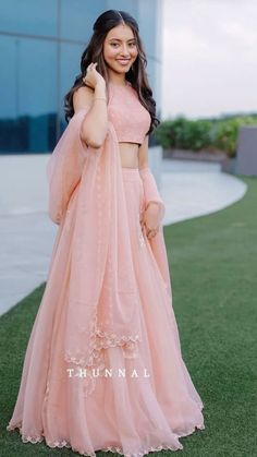 Lehanga For Sister's Wedding, Simple Lehenga For Engagement, Pink Lehanga Ideas, Bridesmaid Lehanga Ideas, Crop Top Lehenga Poses, Simple Lehanga Ideas, Bridesmaid Engagement Outfit, Dress For Sister Engagement, Pink Simple Lehenga