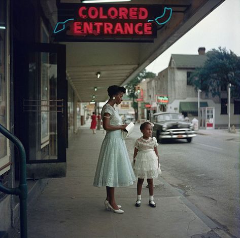 Colored Entrance, Alabama, 1956 Gordon Parks Photography, The Blacker The Berry, Gordon Parks, Mobile Alabama, Robes Vintage, By Any Means Necessary, Jim Crow, Park Photography, We Are The World