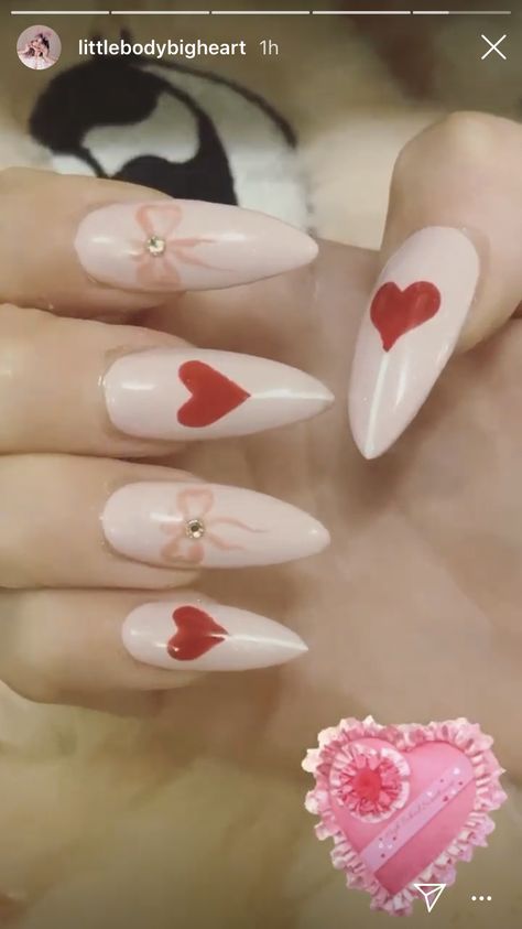 Melanie Martinez Nails, Concert Nails, Pink Tip Nails, Trilogy Tour, Acrylic Ideas, Instruções Origami, Simple Gel Nails, Really Cute Nails, Nail Tattoo