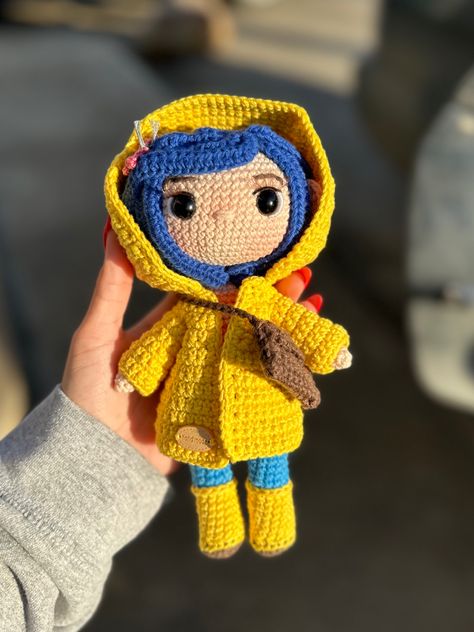 Coraline Crochet Pattern Free, Coraline Amigurumi, Crochet Coraline, Coraline Doll, Coraline Jones, Crochet Fairy, Easy Crochet Animals, Confection Au Crochet, Crochet Disney