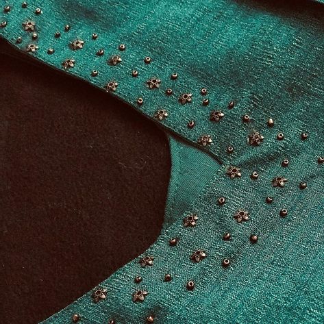 Beads Work Kurti Design, V Neck Beads Work, Churidar Neck Designs Beads Work, Beeds Work On Dress Neck, Simple Bead Work On Kurti, Bead Work Embroidery Blouses, Blouse Beads Work Simple, Simple Pearl Work Blouses, Neck Beads Design