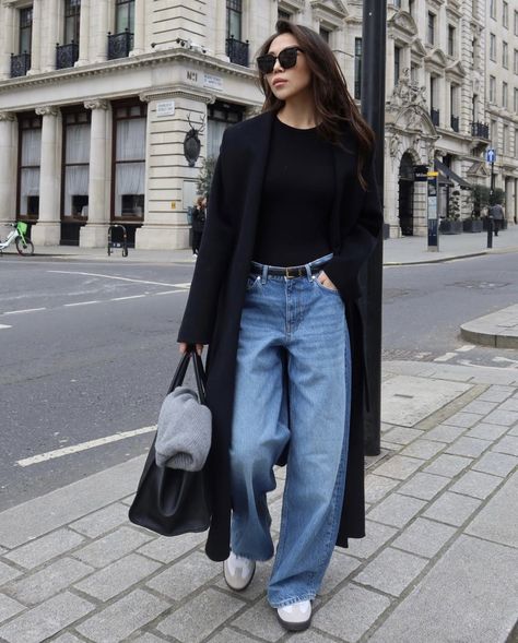 Wide Leg Outfit, Adidas Samba Outfit, Wide Leg Jeans Outfit, Samba Outfit, Look Jean, Walking Down The Street, Winter Fashion Outfits Casual, Stylish Work Outfits, Outfit Trends