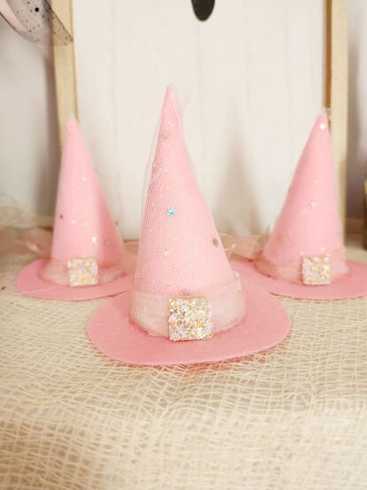 Girly Halloween Party Ideas, Diy Pink Witch Hat, Pink Disco Halloween, Pink Halloween Trunk Or Treat, Diy Girly Halloween Decor, Pink Outdoor Halloween Decor, Pink Halloween Decor Diy, Pink Halloween Diy, Diy Pink Halloween Decor