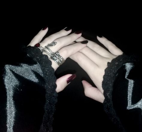 Vampire Hands, Gotham High, Gothic Bride, 2000s Emo, Vampire Goth, Romantic Goth, Victorian Goth, Nail Ring, Gothic Aesthetic