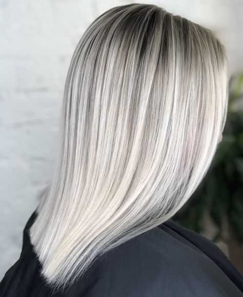 Platinum Blonde Highlights On Dark Hair Short, Icy Blonde With Root Smudge, Blonde Highlights On Dark Hair Short, Blond Cenușiu, Ice Blonde Hair, Blonde Highlights On Dark Hair, Grey Blonde Hair, Fall Blonde Hair, Grey White Hair