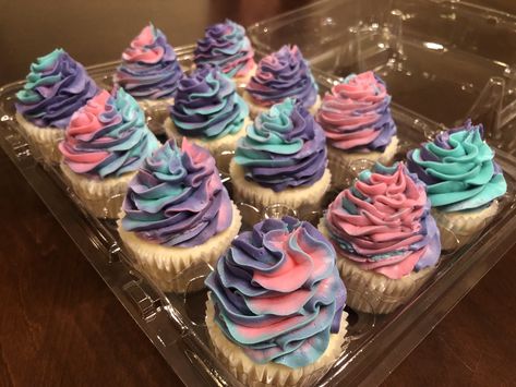 Multi-colored pink, purple, & teal swirled buttercream frosting on white cupcakes for a birthday celebration! Taste and see that the Lord is good! Thanks for allowing Cristin’s Cake Creations to serve you!! Pink Purple And Teal Birthday Party, Food Purple, Peppa Pig Birthday Party Decorations, Cupcakes Pink, Winter Onederland Birthday Party, Purple Cupcakes, Cupcakes Birthday, Queen Cakes, Mermaid Cupcakes