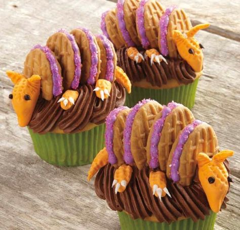 Cute armadillo cupcakes. I think their called armadillos. Armadillo Cake, Hillbilly Party, Disney Themed Movie Night, Kid Cupcakes, Non Fiction Books, Animal Cupcakes, Creative Cupcakes, Themed Desserts, Baking Set