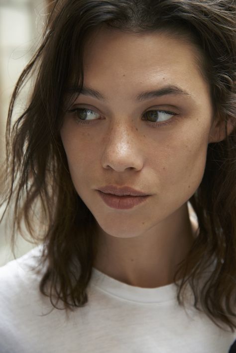 Astrid Berges-Frisbey Lydia Graham, Astrid Berges Frisbey, Cheveux Oranges, Youngest Sister, Kelly Lebrock, Portrait Female, Natural Lipstick, Female Character Inspiration, Interesting Faces