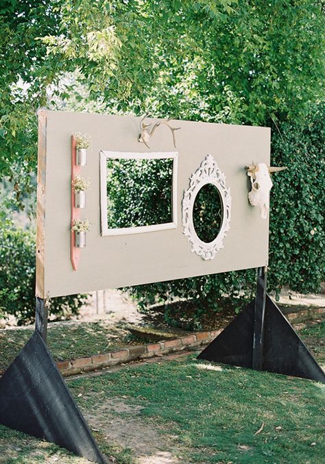 Outdoor Photo Booths, Diy Wedding Photo Booth, Deco Champetre, Diy Photo Booth, Wedding Photo Booth, Booth Ideas, Photo Booth Backdrop, Outdoor Photos, Estate Wedding