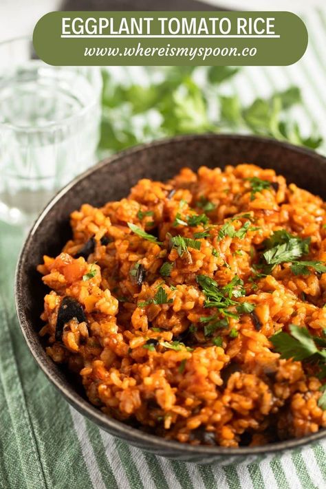 Make a comforting dish of eggplant rice with tomato sauce, creamy risotto rice, and a few more veggies. Finish with fresh basil or parsley for added flavor. Eggplant And Rice Recipes, Rice With Tomato Sauce, Recipes With Eggplant, Turkey Meatballs Without Breadcrumbs, Eggplant Rice, Bacon Risotto, Creamy Risotto, Risotto Rice, Eggplant Dishes