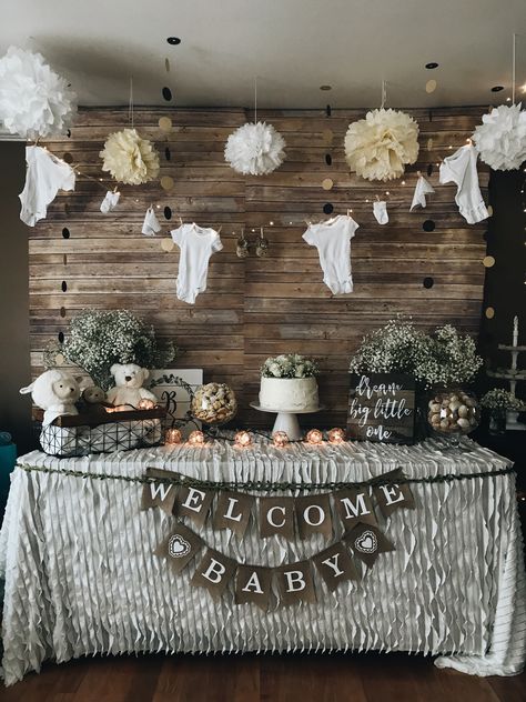 Foto Gender Reveal, Décoration Baby Shower, Baby Shower Decorations Neutral, Baby Shower Boho, Classy Baby Shower, Idee Babyshower, Deco Champetre, Cowboy Baby Shower, Boy Baby Shower Ideas