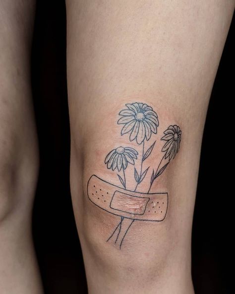 Creative Scar Tattoos, Tattoo Over Small Scar, Acl Scar Tattoo Cover Up, Tattoo Over Knee Scar, Line Scar Tattoo, Acl Surgery Scar Tattoo, Elbow Scar Tattoo, Knee Surgery Scar Tattoo Cover Up, Best Tattoos To Cover Up Scars