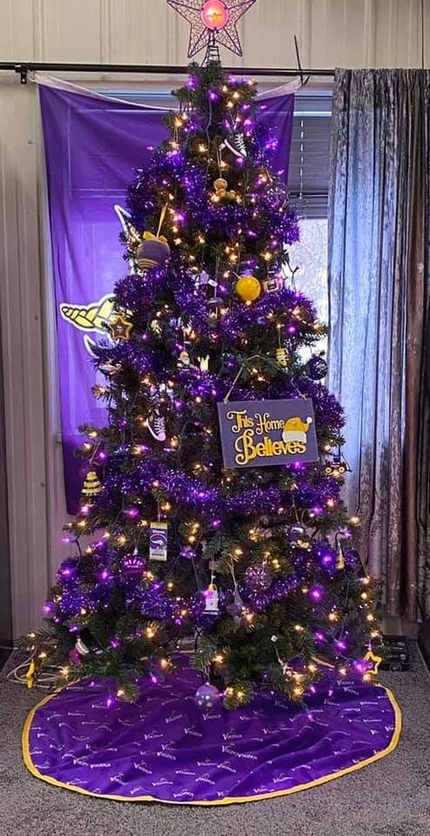 Minnesota Vikings Christmas Tree, Nfl Christmas Tree Ideas, Minnesota Vikings Man Cave, Fall Christmas Tree, Viking Christmas, Mn Vikings, Minnesota Vikings Football, Christmas Tree Decorating Themes, Tree Decorating