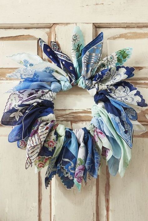 Hankie Wreath, Handkerchief Wreath, Diy Glitter Tumbler, Diy Summer Wreaths, Vintage Handkerchiefs Crafts, Handkerchief Crafts, Homemade Wreaths, Easter Wreath Diy, Easy Diy Wreaths