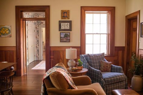 Home Town Hgtv, Ben Napier, Southern Living House, Erin Napier, Small Seating Area, Southern Living House Plans, Hearth Room, Keeping Room, Architecture Inspiration