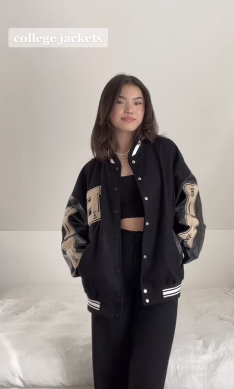 Black Varsity Jacket Outfit, Varsity Jacket Outfit, 90s Inspired Outfits, Oufits Casual, Casual College Outfits, Earthy Outfits, Outfit Invierno, Cold Outfits, Fashion Attire