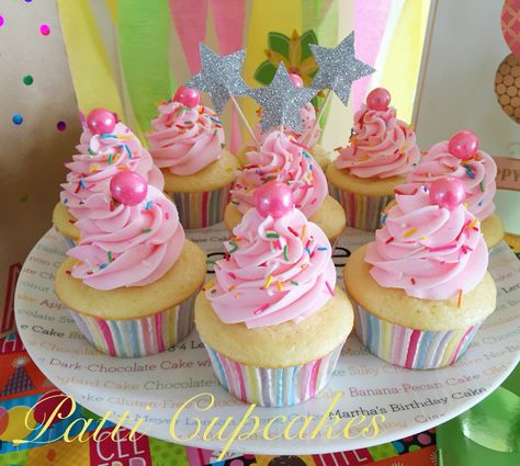 Vanilla Bean Cupcakes with Bubble Gum Flavored Frosting Bubble Gum Cupcakes, Flavor Cupcakes, Flavored Frosting, Blueberry Milkshake, Princess Food, Vanilla Bean Cupcakes, Cake Pastries, Bubble Gum Flavor, Little Pony Cake