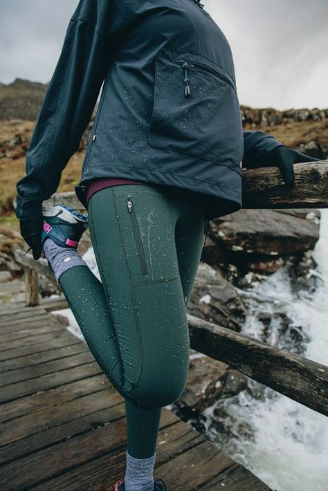 ACAI has a range of showerproof leggings for women, great for rainy hikes and dog walks. Hiking Gear Women, Winter Running Outfit, Hiking Leggings, Sport Fits, Cute Hiking Outfit, Best Leggings For Women, Alaska Trip, Walking Outfits, Hiking Outfit Women