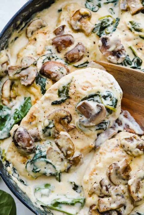 Creamy Parmesan Garlic Mushroom Chicken, Creamy Garlic Parmesan Chicken Pasta, Garlic Mushroom Chicken, Mushroom Chicken Recipe, Chicken With Spinach, Skillet Dishes, The Recipe Critic, Recipe Critic, Creamy Parmesan