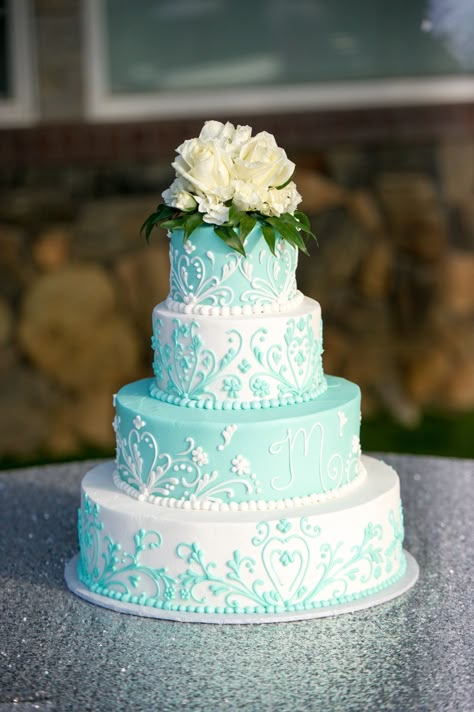 Aqua Wedding Cake, Turquoise Cake Ideas, Teal And Gold Cake, Turquoise Wedding Cake, Tiffany Blue Wedding Cake, Wedding Cake Guide, Teal Wedding Cake, Tiffany Blue Wedding Theme, Crazy Wedding Cakes