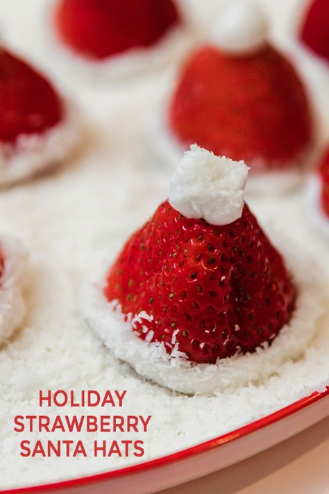 Quick Christmas Treats, Strawberry Santa Hats, Strawberry Santa, Christmas Party Menu, Strawberry Santas, Christmas Strawberry, Strawberry Treats, Easy Christmas Treats, Cranberry Cream Cheese