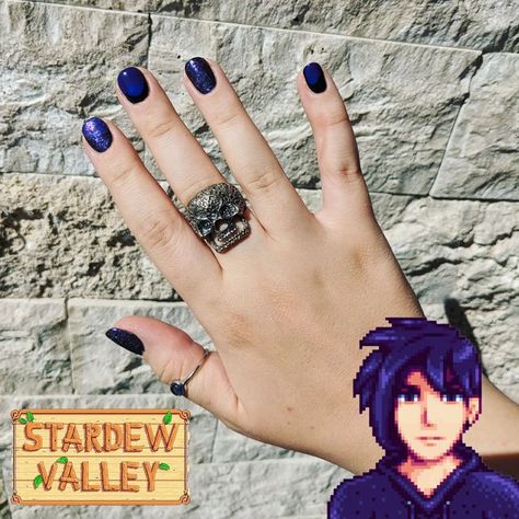 Black blue and purple nails inspired by Stardew Valley's Sebastian Stardew Valley Nail Art, Stardew Nails, Stardew Valley Nails, Stardew Valley Tattoo, Blue And Purple Nails, Pretty Fingers, Stardew Valley Fanart, Holo Taco, Makeup Tattoos