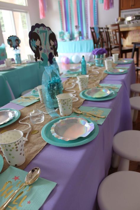 A mermaid themed birthday party – Confetti Fair Black Little Mermaid, Mermaid Themed Birthday Party, Mermaid Birthday Party Ideas, Sibling Birthday Parties, Mermaid Pool Parties, Swimming In The Sea, Mermaid Birthday Party Decorations, Mermaid Birthday Cakes, Party Confetti