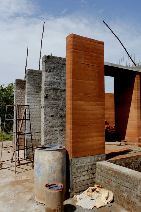 Rammed Earth workshop on Behance Earth Houses, Earth Architecture, Wattle And Daub, Earth House, Rammed Earth Homes, Ramp Design, Farm Shed, Master Thesis, Rammed Earth Wall