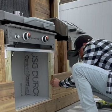 Cisek Brothers on Instagram: "Project update for this outdoor kitchen build. More details 👇🏽 Frame was completed and cement board has been installed. Wheels were added to make this kitchen island mobile and 5/4 cedar is being added. Next step is to complete the cedar exterior and doors, add vents and trim, then make concrete countertops to finish this off. #outdoorkitchen #outdoorkitchenbuilder #diyoutdoorkitchen #backyardkitchen #coveredoutdoorkitchen" Kitchen Island Mobile, Pergula Ideas, Making Concrete Countertops, Outdoor Grill Area, Outdoor Grill Station, Cement Board, Outdoor Pool Area, Grill Station, Build Outdoor Kitchen