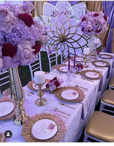 Pineapple Cupcake, Luxury Wedding Centerpieces, Luxury Event Decor, Tablescape Design, Thanksgiving Breakfast, Dj Wedding, 20 Wedding Anniversary, Purple Table, Purple Wedding Theme