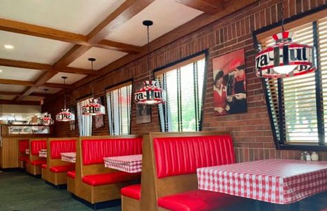 This Texas Vintage Pizza Hut Is A Large Slice Of Nostalgia Vintage Pizza Hut, Pizza Hut Restaurant, 1990s Childhood, Retro Pizza, Vintage Pizza, Retro Signage, Franchise Food, Pizza House, Photo Cutout