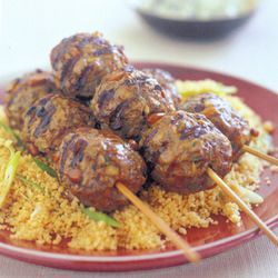 Köfte met tomaat en aubergine - recept - okoko recepten Moroccan Kitchen, Dutch Recipes, Minced Meat, Green Onion, Ground Meat, Meat Chickens, Arabic Food, Fresh Green, Couscous