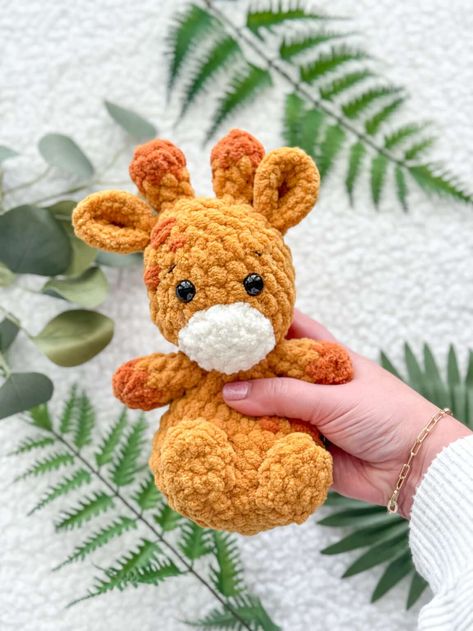 Squishy Giraffe Crochet Pattern - The Friendly Red Fox Friendly Red Fox Crochet Patterns, Crochet Squishy, Giraffe Crochet Pattern, Amigurumi Giraffe, Bernat Baby Blanket Yarn, Fox Crochet, Bernat Baby Blanket, Giraffe Crochet, Bernat Blanket Yarn